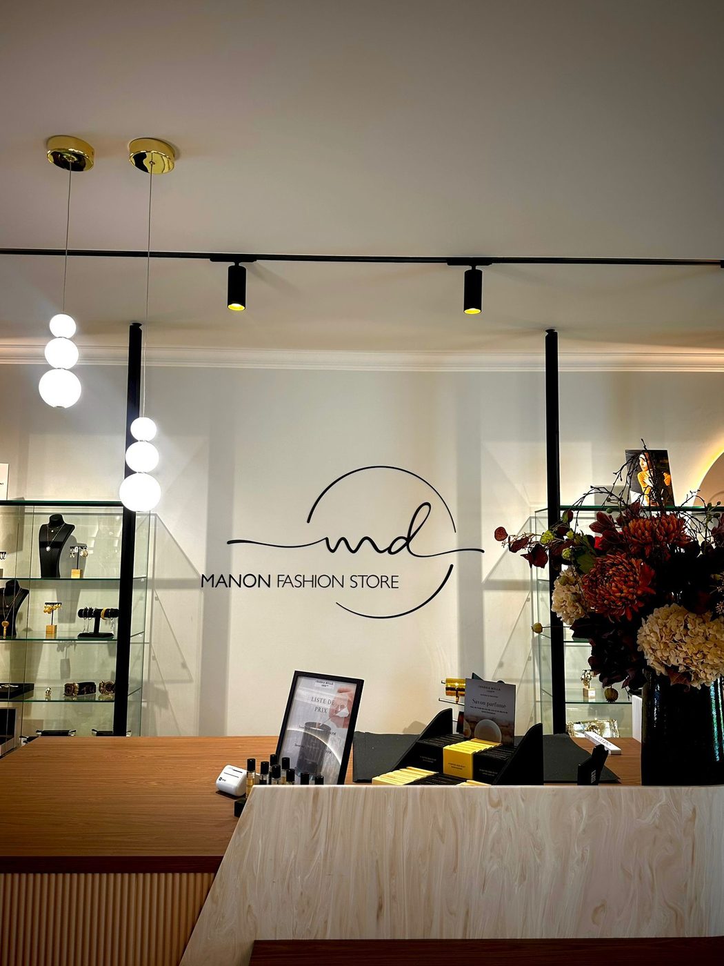 Espace salon de la boutique Manon Fashion Store